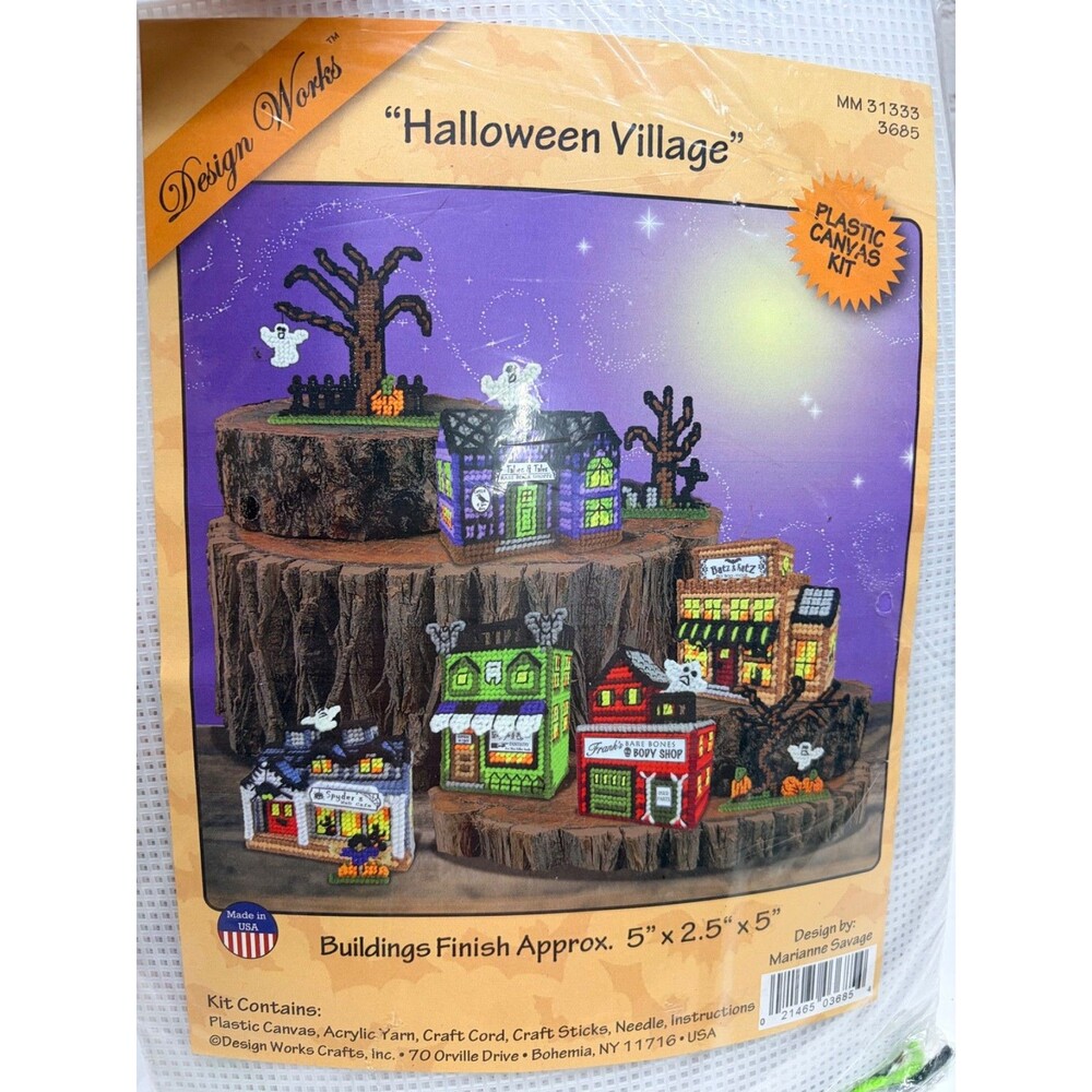 Design works Halloween Village 3685 Marianne Savage Needlepoint Plastic Canvas